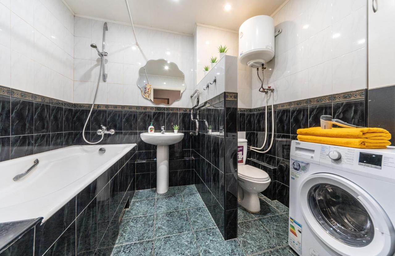 Уютная Квартира Для Семьи На Оболони Apartamento Kiev Exterior foto
