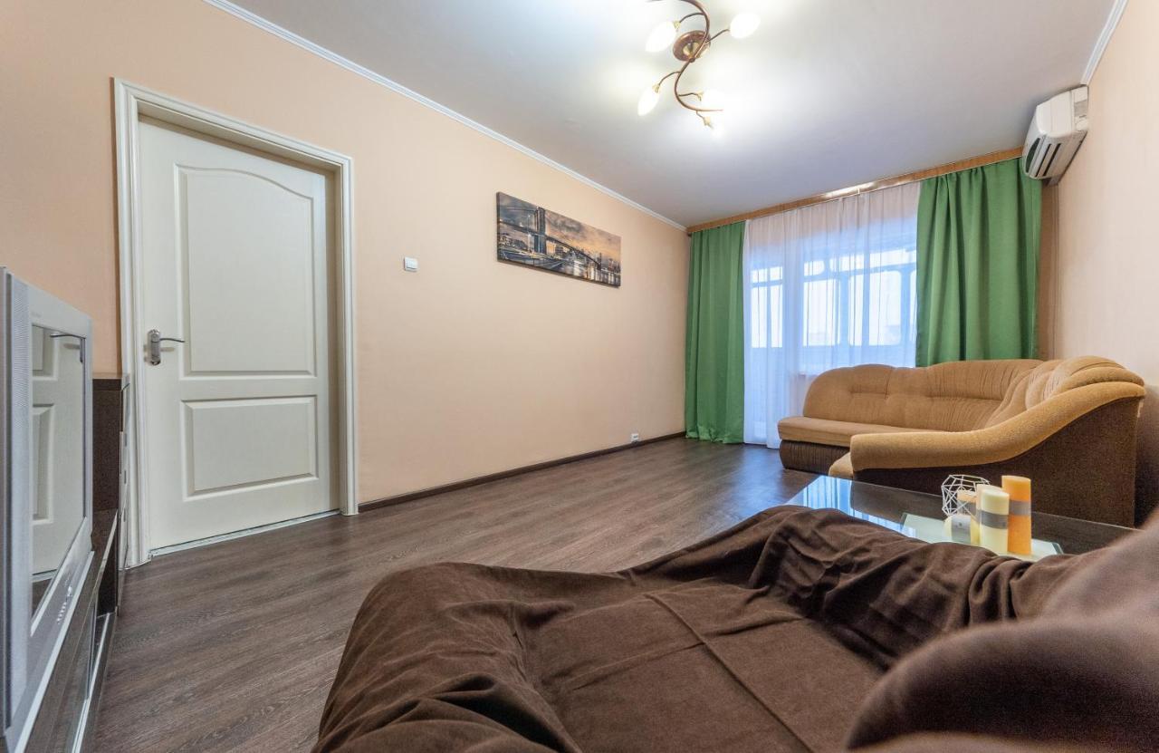 Уютная Квартира Для Семьи На Оболони Apartamento Kiev Exterior foto