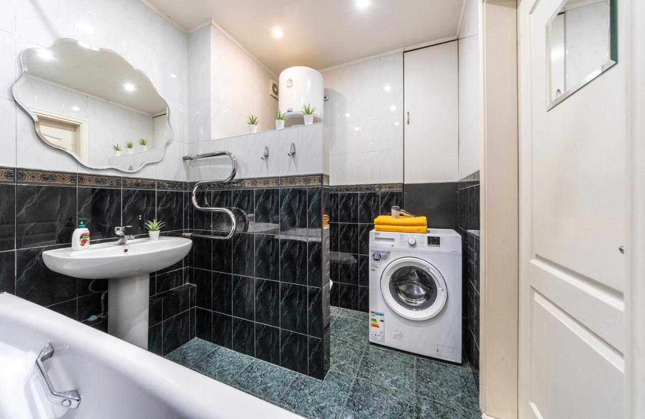 Уютная Квартира Для Семьи На Оболони Apartamento Kiev Exterior foto